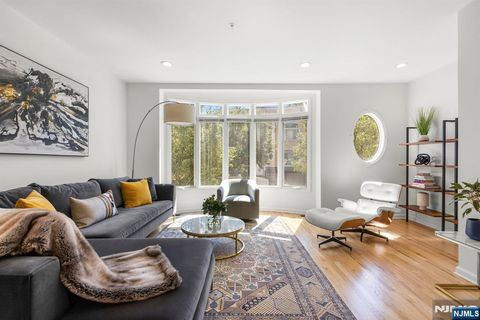 Photo of 121 Winding Creek Way, Old Tappan, NJ 07675 (MLS # 25038999)