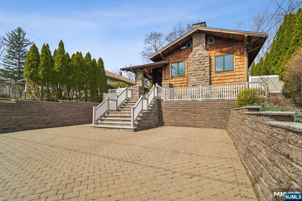 Property for Sale at 223 Madison Ave, Cresskill, New Jersey - Bedrooms: 2 
Bathrooms: 2 
Rooms: 10  - $825,000