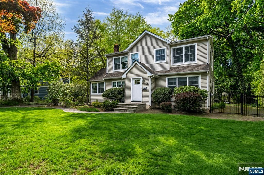 Photo of 63 Park Avenue, Wyckoff, NJ 07481 (MLS # 26016438)