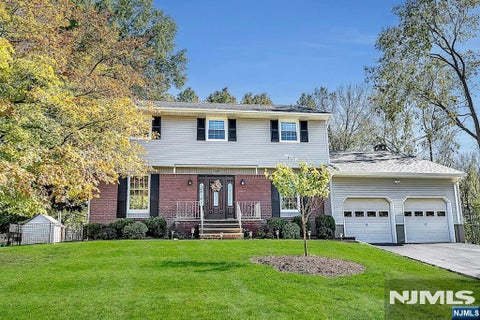 Photo of 8 Cedar Lane, Roseland, NJ 07068 (MLS # 26039641)