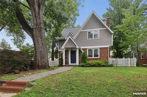 Photo of 373 Briarcliff Road, Teaneck, NJ 07666 (MLS # 26025123)
