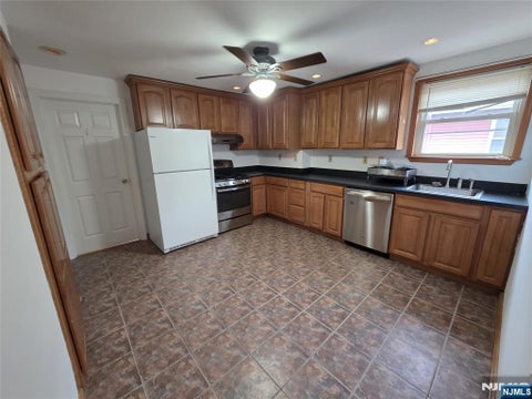 Photo of 326 Walter Ave, Hasbrouck Heights, NJ 07604 (MLS # 26026574)