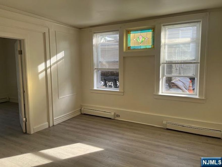 Recently renovated and spacious 2 bd 1bth apartment with hardwood floors throughout. Big living room and large eat-in kitchen. One bedroom is in the front, the other in the back for extra privacy. Features: Recently renovated and freshly painted, Large bathroom with linen closet, Walk-in pantry in the hallway Coat, closet near the front door Lots of storage space