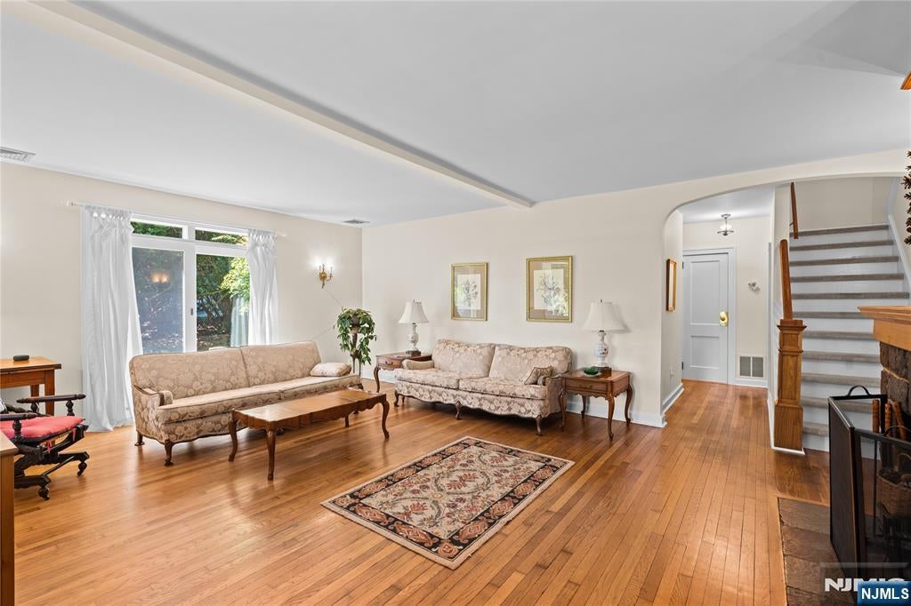 243 W Saddle River Road