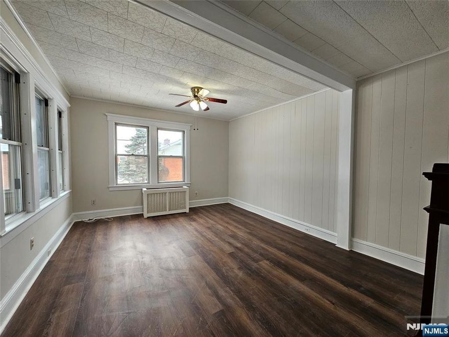 181 High St, Northvale Renovated 1BR/1BA Unit Available | Move-In February 15th *HEAT & WATER INCLUDED* Fully updated with: New Kitchen Countertops New Stainless Stove (NOT PICTURED) Refreshed bathroom with new fixtures Fresh paint, flooring & lighting throughout Great natural light & ample closets Included: Heat & water, one garage parking spot, one outdoor spot, and shared laundry in basement. Desirable Northvale location with easy access to shops, parks & commuting routes. No pets preferred | No smoking | Credit check required. Schedule your viewing today!