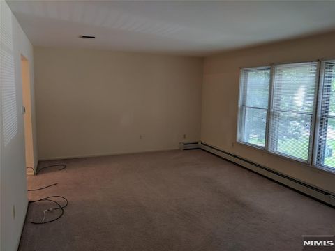 39 1 & 2 Smith Waldwick NJ 07463