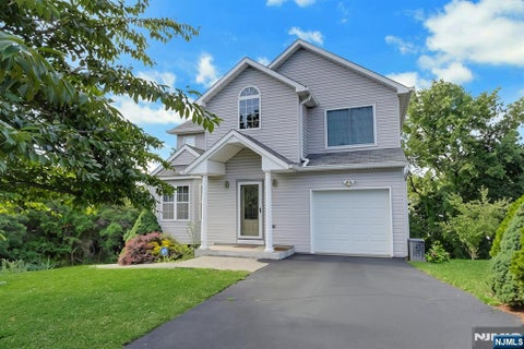 Photo of 14 Summit Court, Hackensack, NJ 07601 (MLS # 26028538)