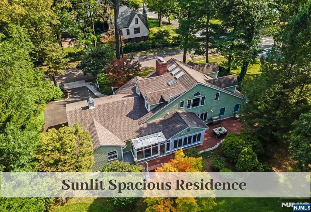 Photo of 10 N Hillside Place, Ridgewood Village, NJ 07450 (MLS # 25031541)