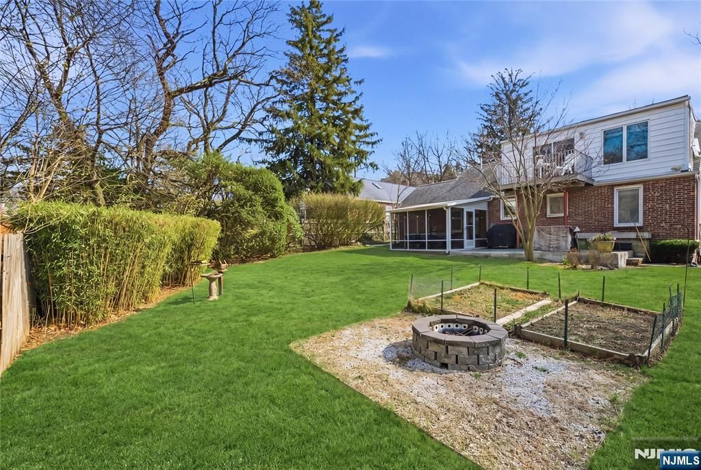 Photo of 453 Fort Lee Road, Leonia, NJ 07605 (MLS # 26011320)