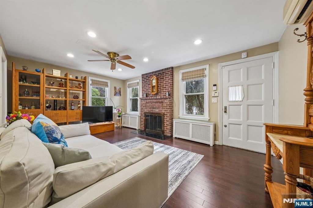 Photo of 453 Fort Lee Road, Leonia, NJ 07605 (MLS # 26011320)