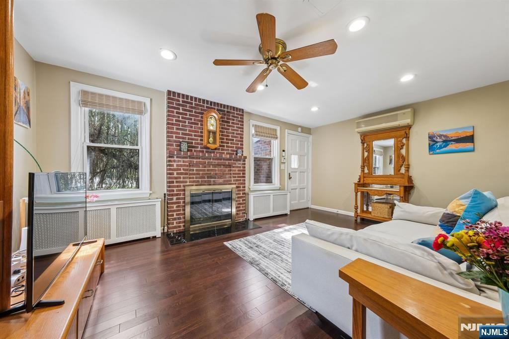 Photo of 453 Fort Lee Road, Leonia, NJ 07605 (MLS # 26011320)