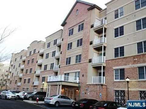 2106 Windsor Park Court Englewood NJ 07631