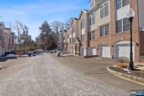 3 Ashley Court Unit 702, Hawthorne, NJ 07506 - MLS#: 25004984
