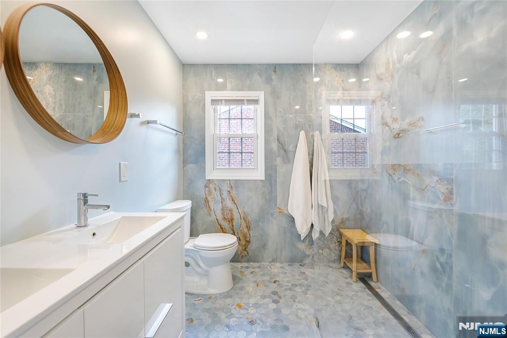 Hasbrouck Heights, New Jersey 07604, United States, 3 Bedrooms Bedrooms, ,2 BathroomsBathrooms,Residential,Pending,185426