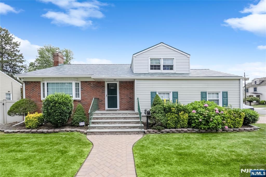 Hasbrouck Heights, New Jersey 07604, United States, 3 Bedrooms Bedrooms, ,2 BathroomsBathrooms,Residential,Pending,185426