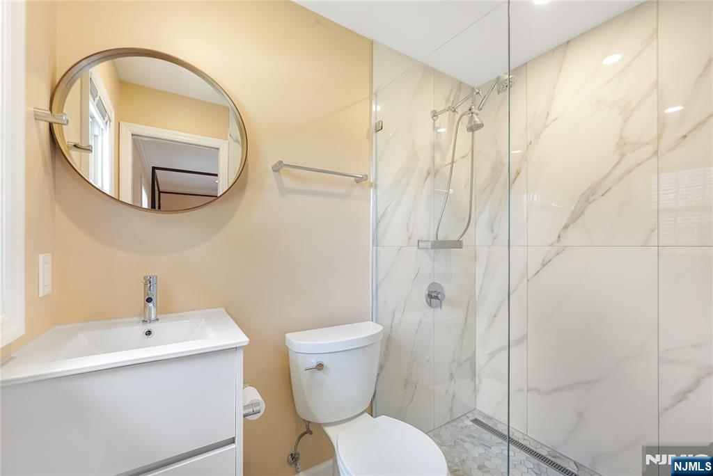 Hasbrouck Heights, New Jersey 07604, United States, 3 Bedrooms Bedrooms, ,2 BathroomsBathrooms,Residential,Pending,185426