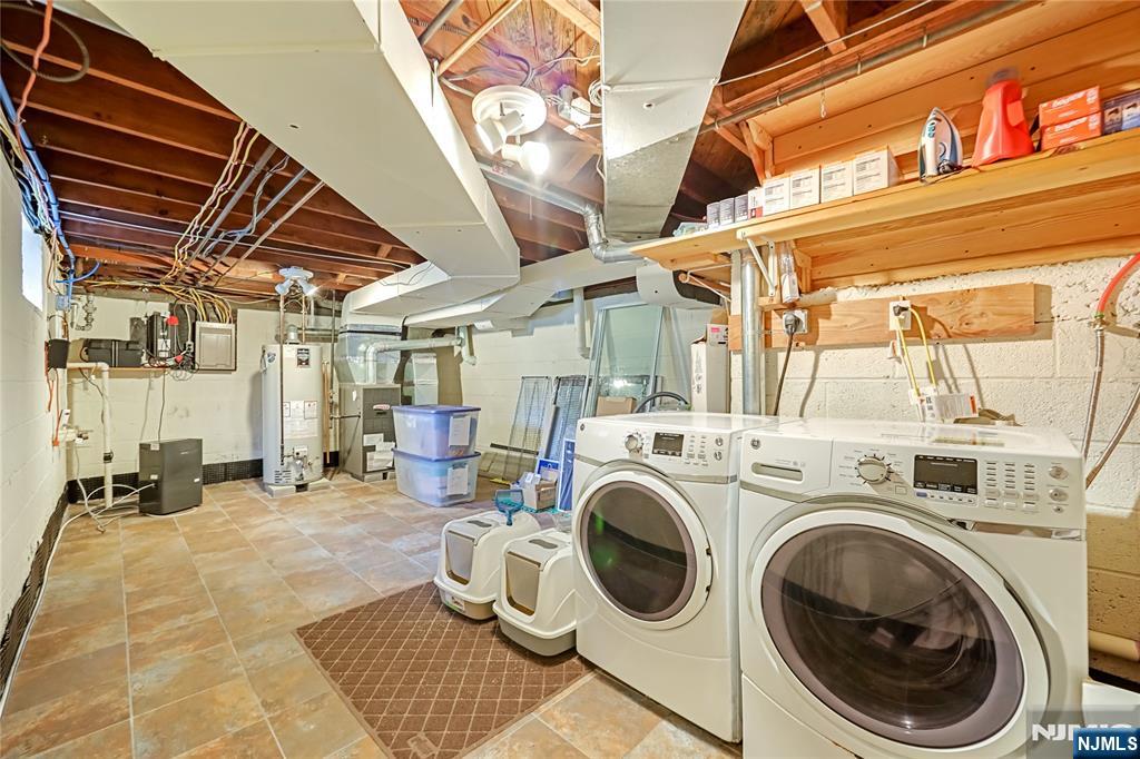 Hasbrouck Heights, New Jersey 07604, United States, 3 Bedrooms Bedrooms, ,2 BathroomsBathrooms,Residential,Pending,185426