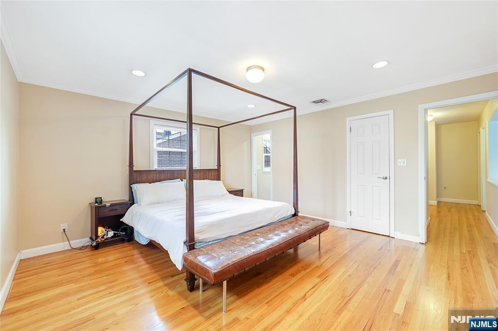 Hasbrouck Heights, New Jersey 07604, United States, 3 Bedrooms Bedrooms, ,2 BathroomsBathrooms,Residential,Pending,185426