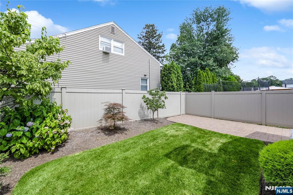 Hasbrouck Heights, New Jersey 07604, United States, 3 Bedrooms Bedrooms, ,2 BathroomsBathrooms,Residential,Pending,185426