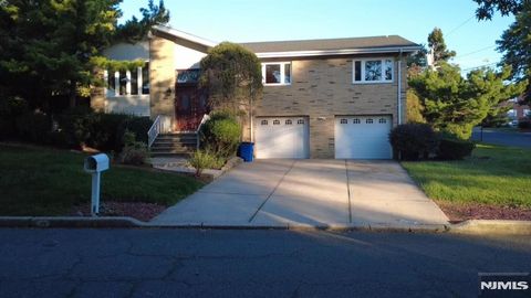 Photo of 45 Center St, Englewood Cliffs, NJ 07632 (MLS # 25042919)