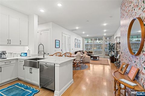 MLS: 25006946