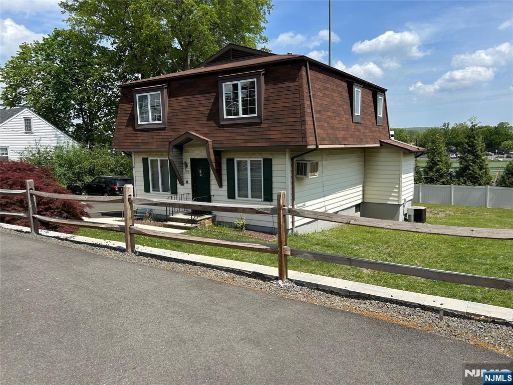 1558 Alps Rd, Wayne, New Jersey - 4 Bedrooms  
2 Bathrooms  
7 Rooms - 