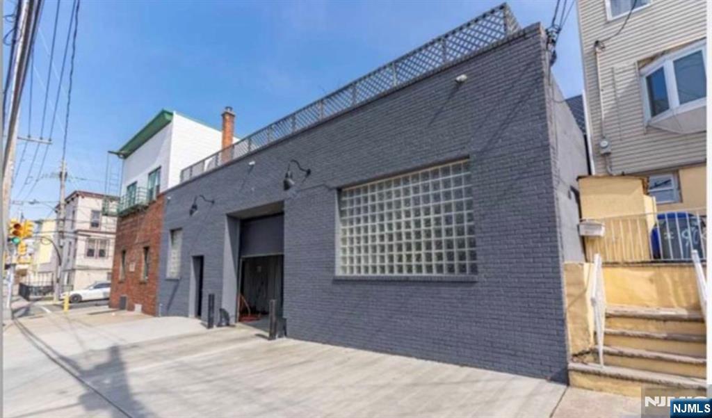 910 Grand Avenue