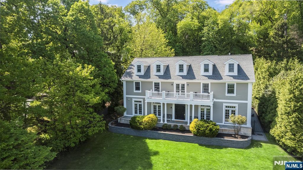 39 Bradford Avenue, Montclair, New Jersey - 6 Bedrooms  
6 Bathrooms  
13 Rooms - 