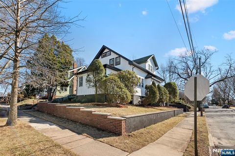MLS: 25007539