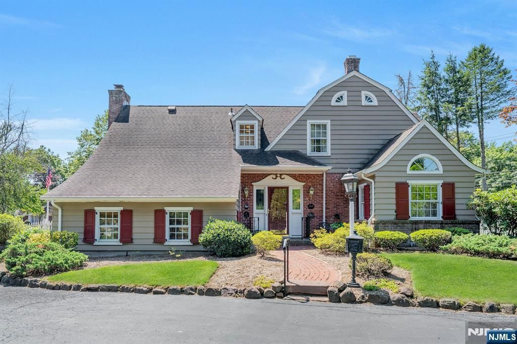 Photo of 174 Paramus Road, Paramus, NJ 07652 (MLS # 25027166)