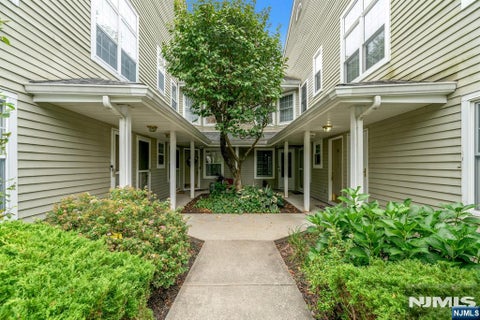 Photo of 1121 Hyde Park Ct, Mahwah, NJ 07430 (MLS # 26036764)