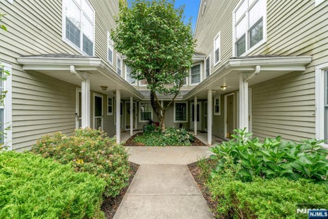 Photo of 1121 Hyde Park Ct, Mahwah, NJ 07430 (MLS # 26036764)