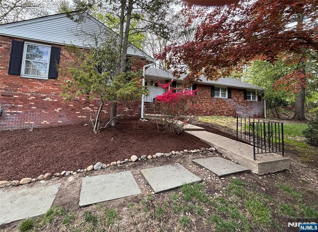 Photo of 1138 High Mountain Road, Franklin Lakes, NJ 07417 (MLS # 26014370)