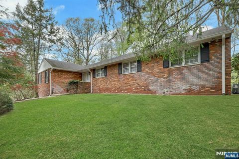 Photo of 1138 High Mountain Road, Franklin Lakes, NJ 07417 (MLS # 26014370)