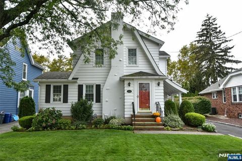 Photo of 312 Harrison Avenue, Hasbrouck Heights, NJ 07604 (MLS # 25037013)