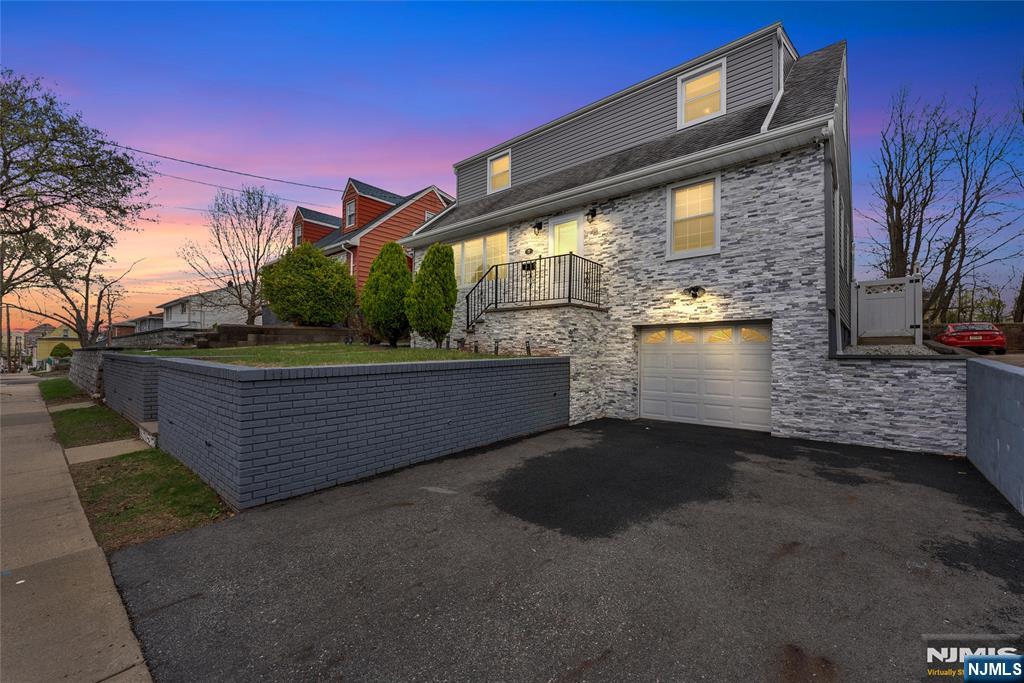 77 Sheridan Avenue, Clifton, New Jersey - 4 Bedrooms  
2 Bathrooms  
8 Rooms - 