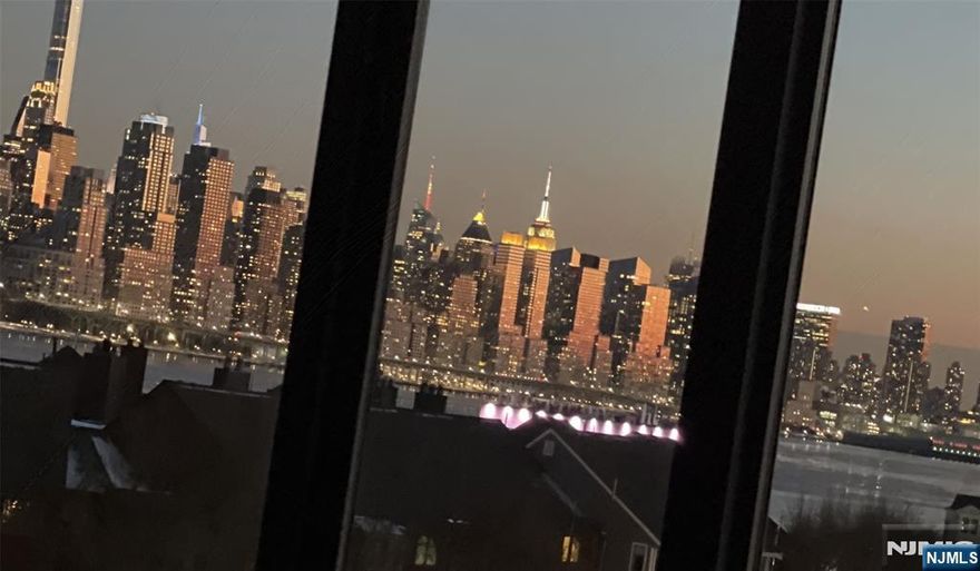 Views of the Hudson River, NYC, SOUTH EAST EXPOSURE from a Huge Bay window!!! 2 Bedroom and 2 full bath residence on the LUXURIOUS Watermark on the Hudson River! Master Bedroom with full bath and second bedroom with full bath in hallway. 1 parking space, 1 storage unit, laundry room, open state of art kitchen with granite counter top, Stainless steel appliances. Water and cooking gas are included in the condo fees. Over 40,000. sq ft. of amenities which include: Valet Parking, 24/7 Doorman and concierge services. Fully equipped health club, heated indoor and outdoor pool, guest suites available, media room w/wet bar, golf simulator, ... Welcome Home!
