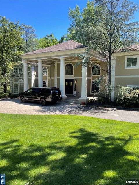 Photo of 24 WILDWOOD Road, Saddle River, NJ 07458 (MLS # 26017867)