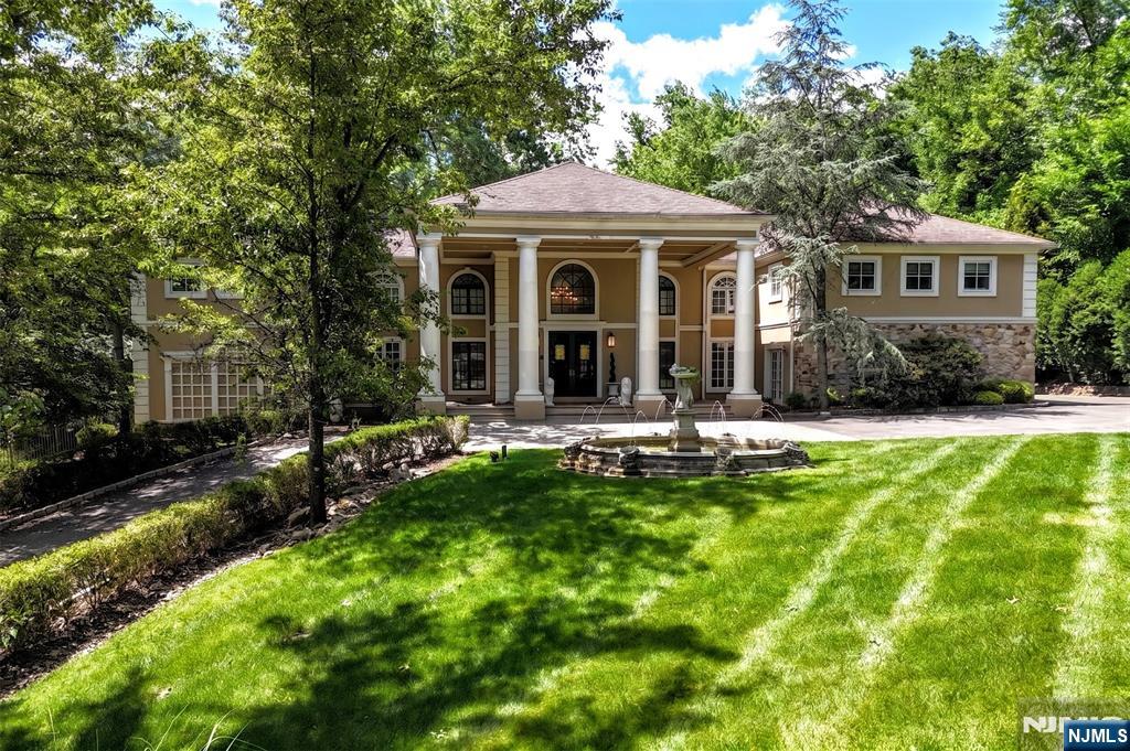 Photo of 24 WILDWOOD Road, Saddle River, NJ 07458 (MLS # 26017867)