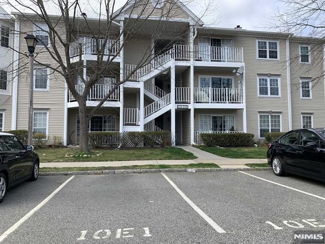 321 Linden St, Mahwah, New Jersey - 2 Bedrooms  
2 Bathrooms  
5 Rooms - 