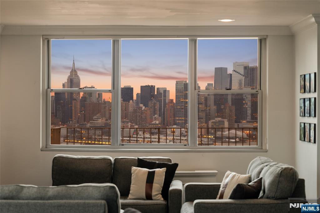 6040 Boulevard East 18c