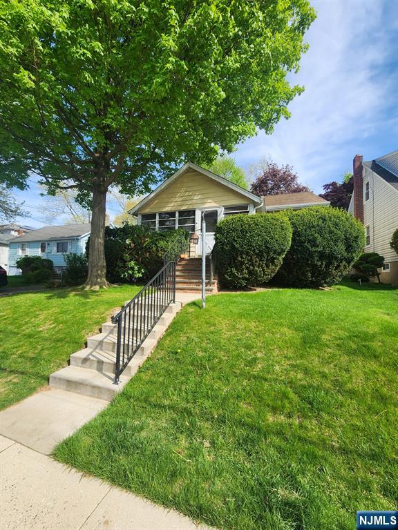 Property for Sale at 8 Parkway, Caldwell, New Jersey - Bedrooms: 3 
Bathrooms: 2 
Rooms: 9  - $499,900