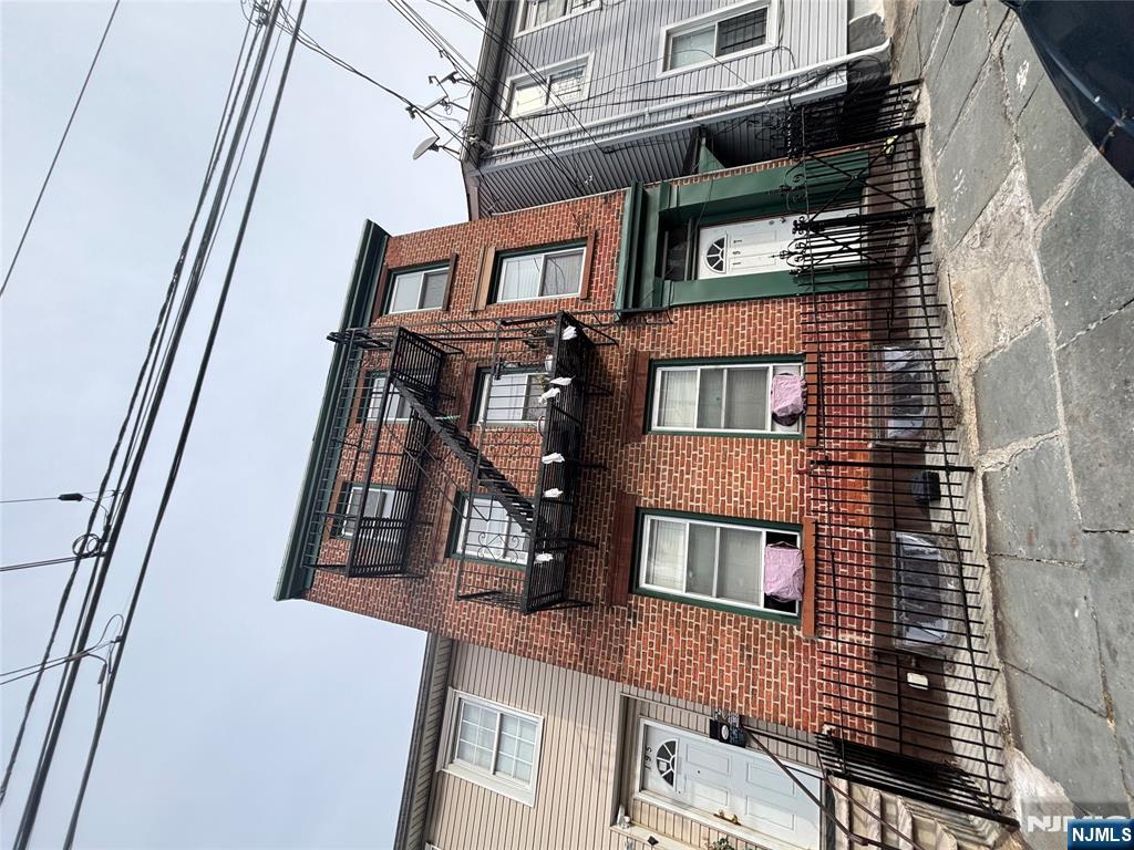 Property for Sale at 197 Mill Street, Paterson, New Jersey - Bedrooms: 9 
Bathrooms: 4 
Rooms: 17  - $699,900