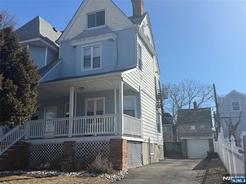 MLS: 25005922