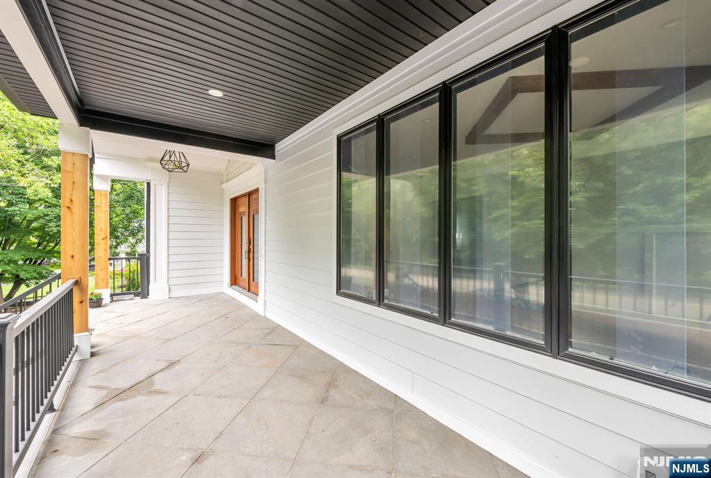 455 Sunset Avenue