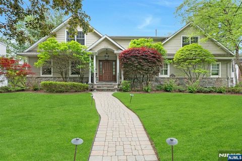 Photo of 506 Sunderland Road, Teaneck, NJ 07666 (MLS # 26007039)