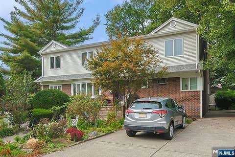 Photo of 1003 Cumbermeade Road, Fort Lee, NJ 07024 (MLS # 26010223)
