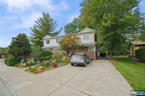 Photo of 1003 Cumbermeade Road, Fort Lee, NJ 07024 (MLS # 26010223)