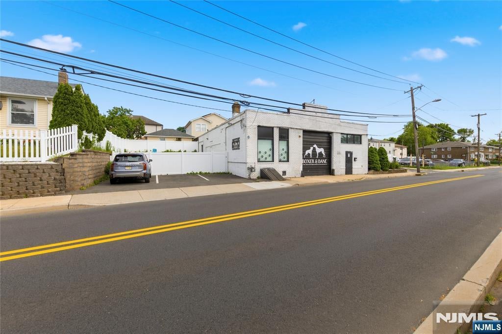 290 River Road