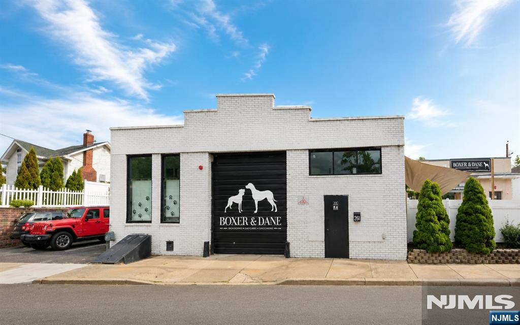 290 River Road